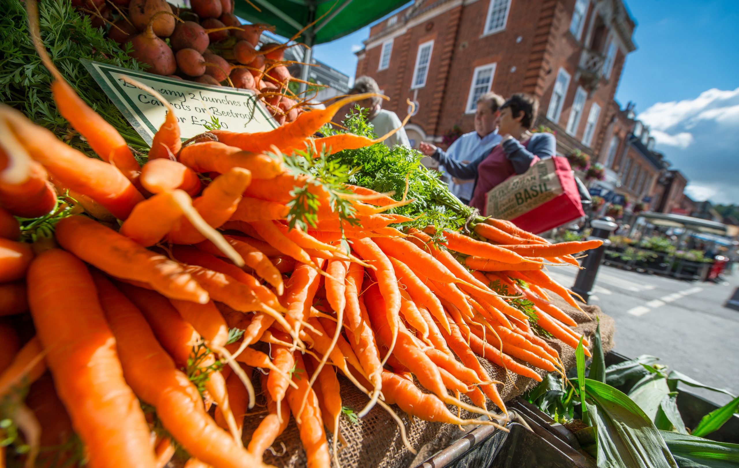 https://www.visitwinchester.co.uk/app/uploads/2017/10/farmers-market-2-scaled.jpg